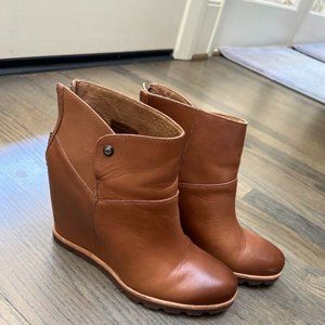 EUC UGG Cognac Brown Leather Wedge Booties
